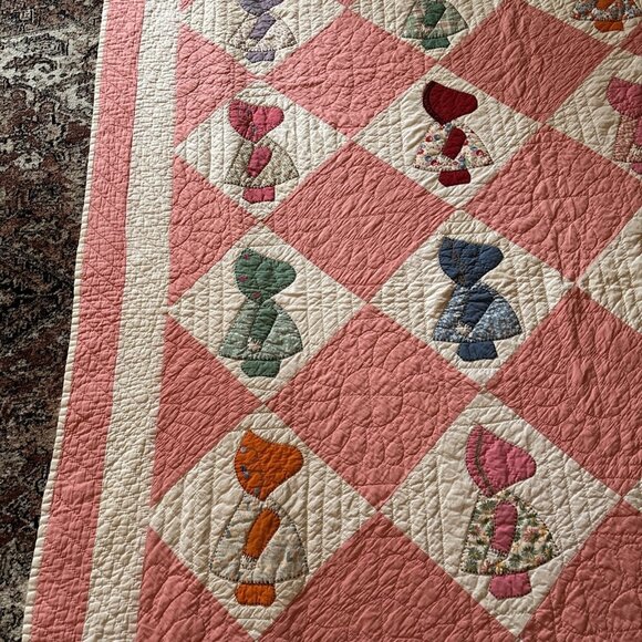 Vintage Sunbonnet Sue Quilt Pink & White Size 83 X 70 - Picture 6 of 10